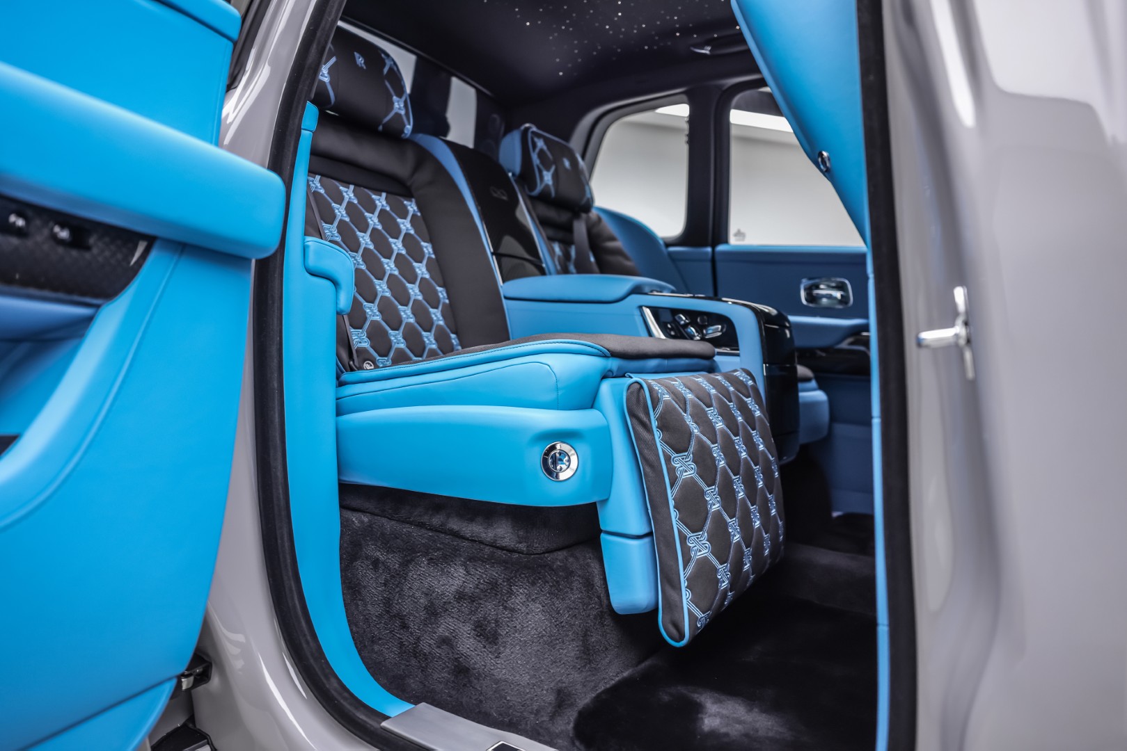 2025 ROLLS ROYCE CULLINAN BLACK BADGE | DUALITY TWILL | SANCTUARY SEATS | BESPOKE SOUND SYSTEM |